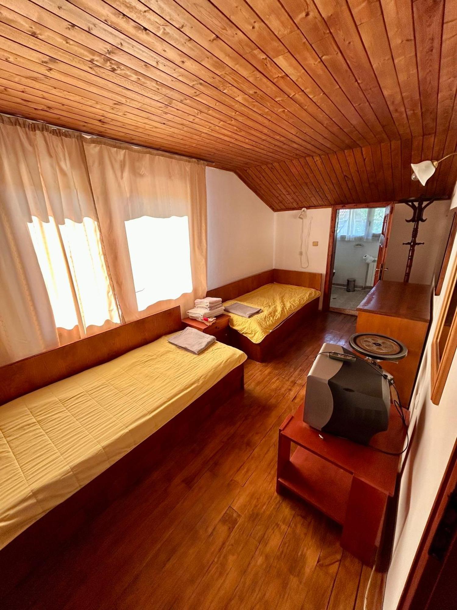 Luylyana Guesthouse Рибарица Экстерьер фото