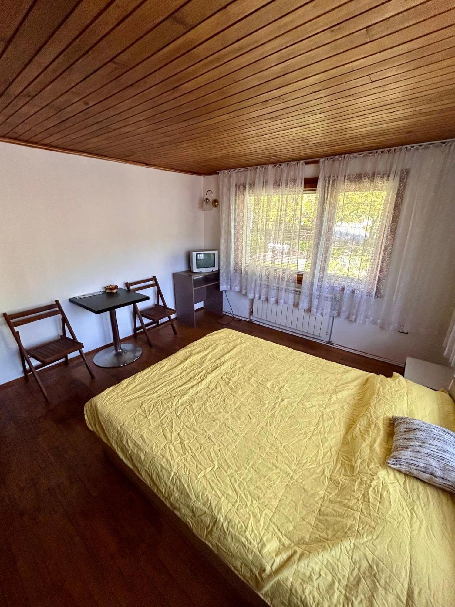 Luylyana Guesthouse Рибарица Экстерьер фото
