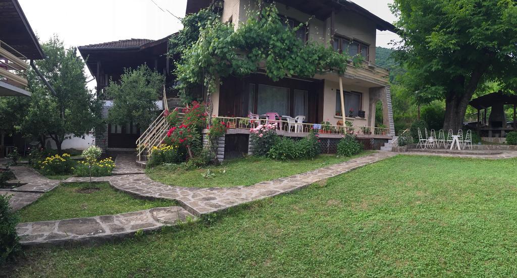 Luylyana Guesthouse Рибарица Экстерьер фото